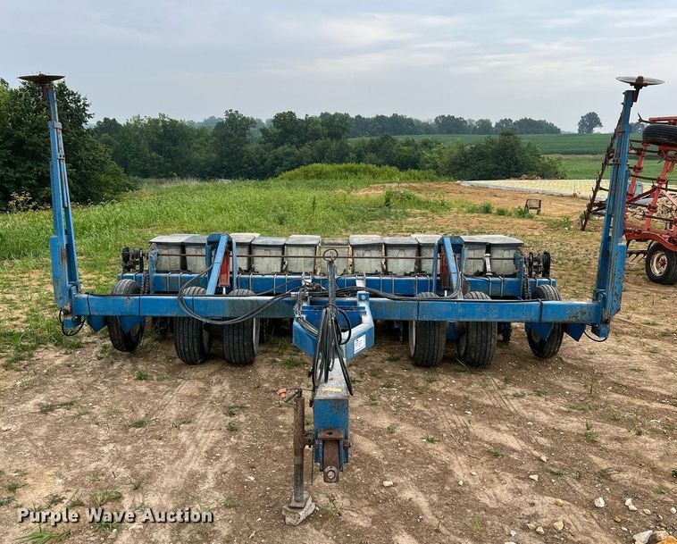 image for item DO2194 Kinze 2000DF  split row no-till planter