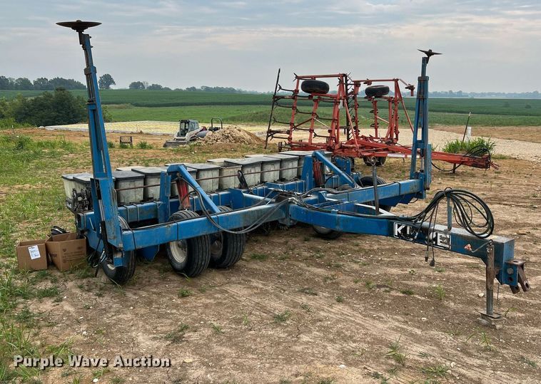 image for item DO2194 Kinze 2000DF  split row no-till planter
