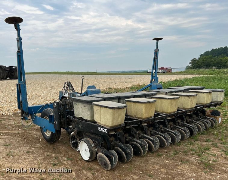 image for item DO2194 Kinze 2000DF  split row no-till planter