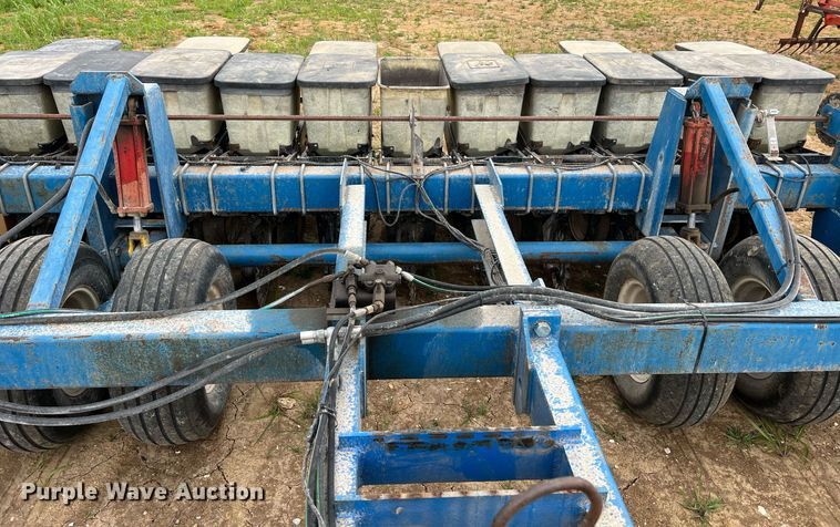 image for item DO2194 Kinze 2000DF  split row no-till planter