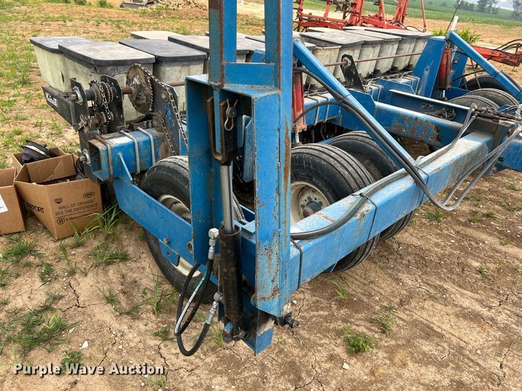 image for item DO2194 Kinze 2000DF  split row no-till planter