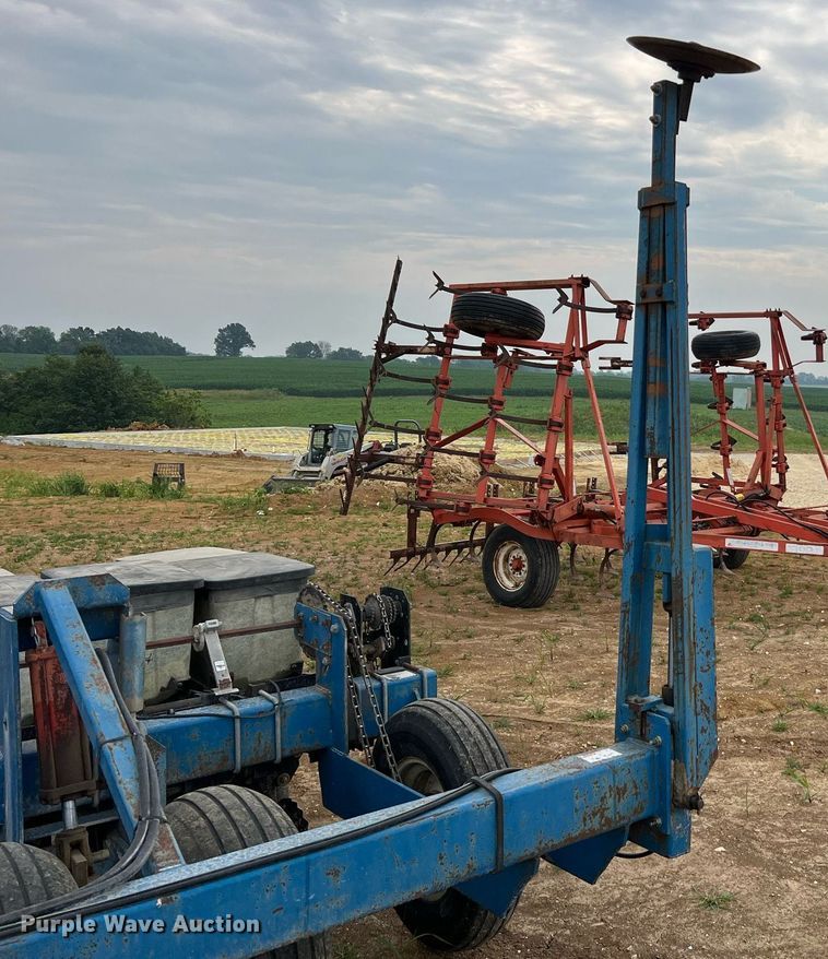 image for item DO2194 Kinze 2000DF  split row no-till planter