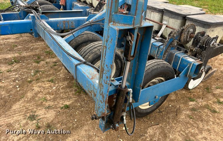 image for item DO2194 Kinze 2000DF  split row no-till planter