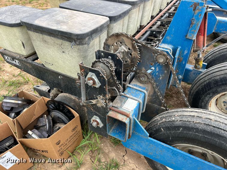 image for item DO2194 Kinze 2000DF  split row no-till planter