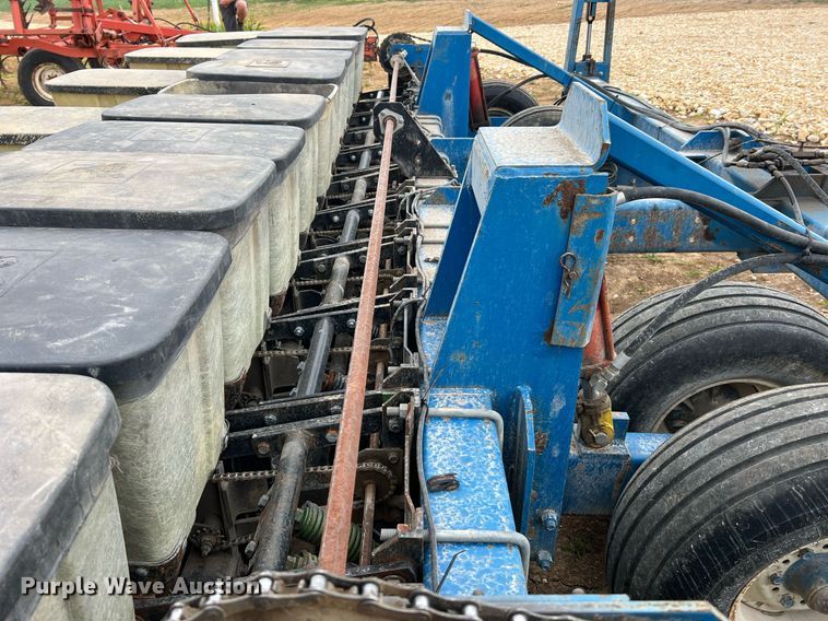 image for item DO2194 Kinze 2000DF  split row no-till planter