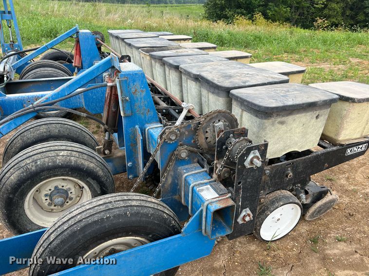 image for item DO2194 Kinze 2000DF  split row no-till planter