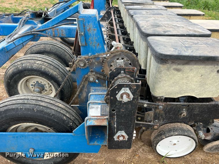 image for item DO2194 Kinze 2000DF  split row no-till planter