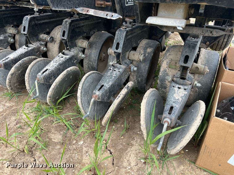 image for item DO2194 Kinze 2000DF  split row no-till planter