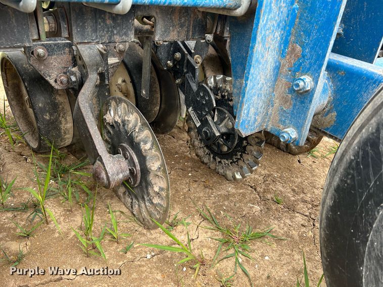 image for item DO2194 Kinze 2000DF  split row no-till planter