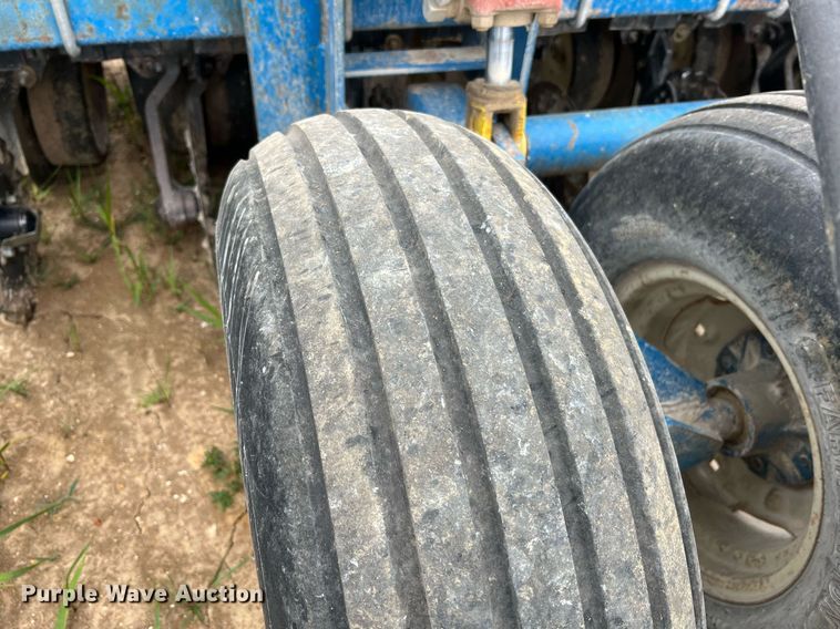 image for item DO2194 Kinze 2000DF  split row no-till planter