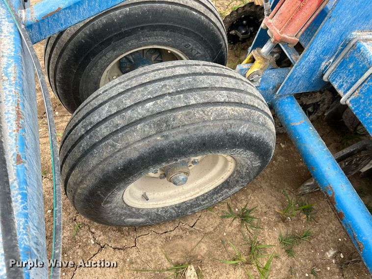 image for item DO2194 Kinze 2000DF  split row no-till planter