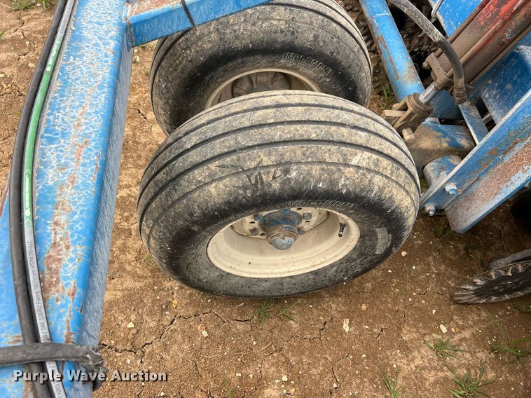 image for item DO2194 Kinze 2000DF  split row no-till planter