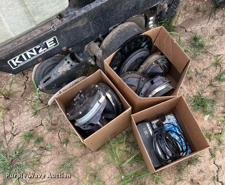 image for item DO2194 Kinze 2000DF  split row no-till planter