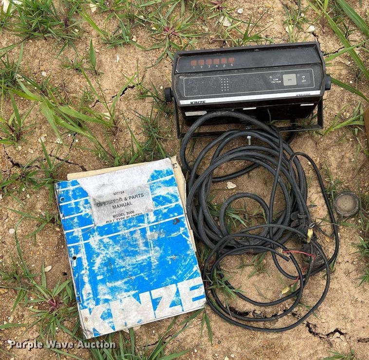 image for item DO2194 Kinze 2000DF  split row no-till planter