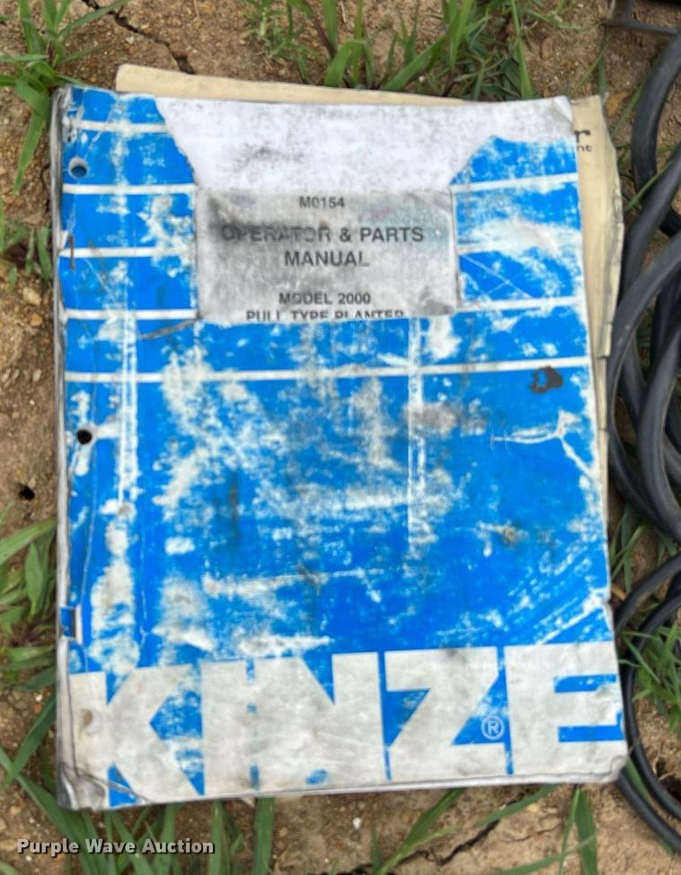 image for item DO2194 Kinze 2000DF  split row no-till planter