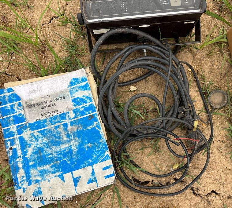 image for item DO2194 Kinze 2000DF  split row no-till planter