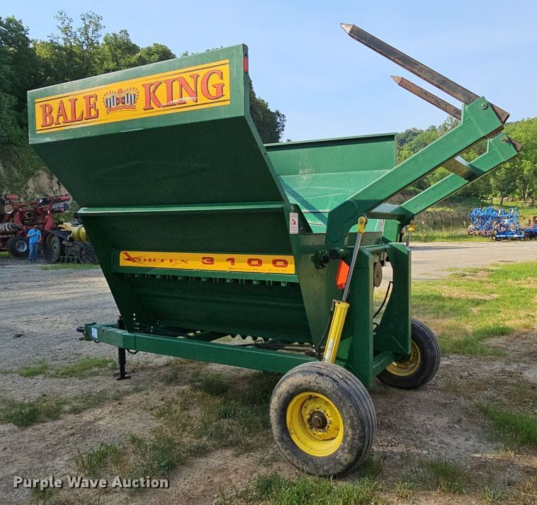 image for item DO2801 Bridgeview Mfg, Inc. Bale King Vortex 3100  bale processor