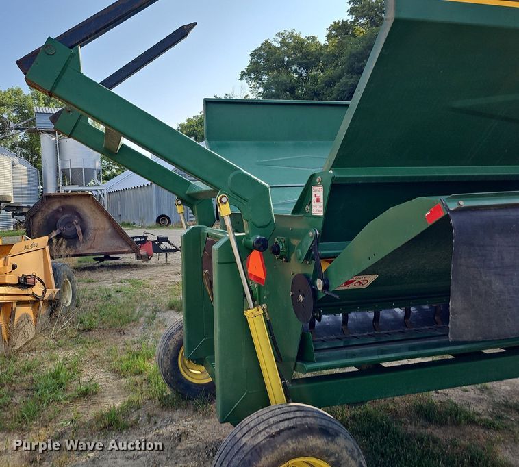 image for item DO2801 Bridgeview Mfg, Inc. Bale King Vortex 3100  bale processor