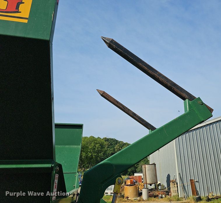 image for item DO2801 Bridgeview Mfg, Inc. Bale King Vortex 3100  bale processor