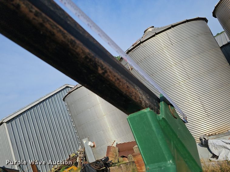 image for item DO2801 Bridgeview Mfg, Inc. Bale King Vortex 3100  bale processor