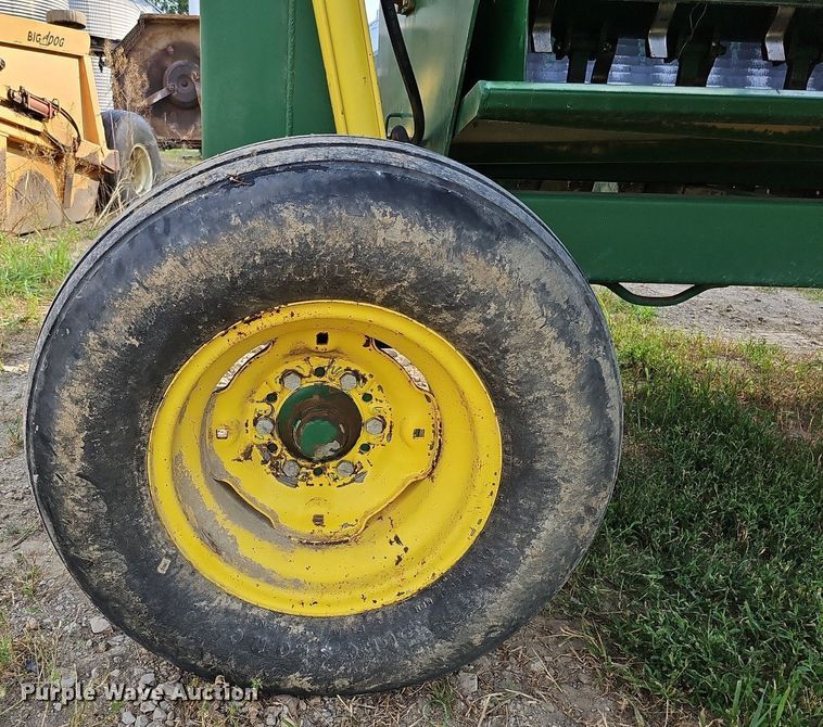 image for item DO2801 Bridgeview Mfg, Inc. Bale King Vortex 3100  bale processor