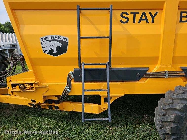 image for item DO2805 2021 TerraKat T15  manure spreader