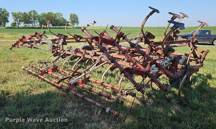 image for item DO2826 International 45  Vibrashank field cultivator