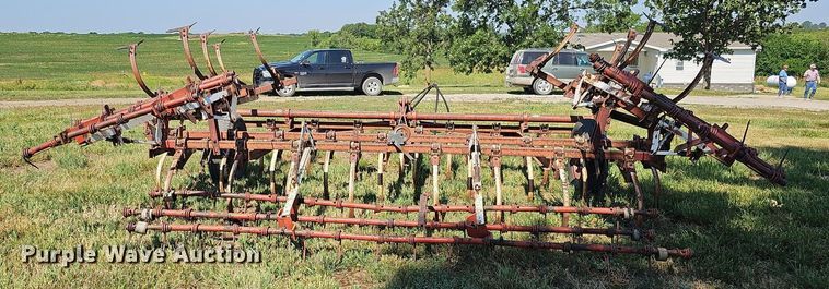 image for item DO2826 International 45  Vibrashank field cultivator