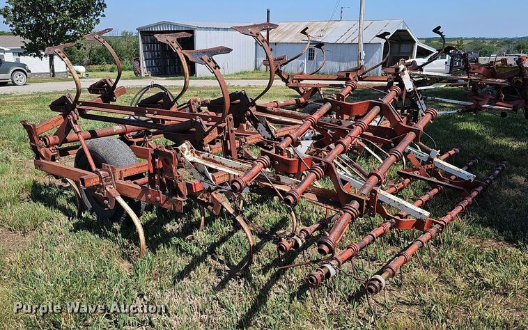 image for item DO2826 International 45  Vibrashank field cultivator