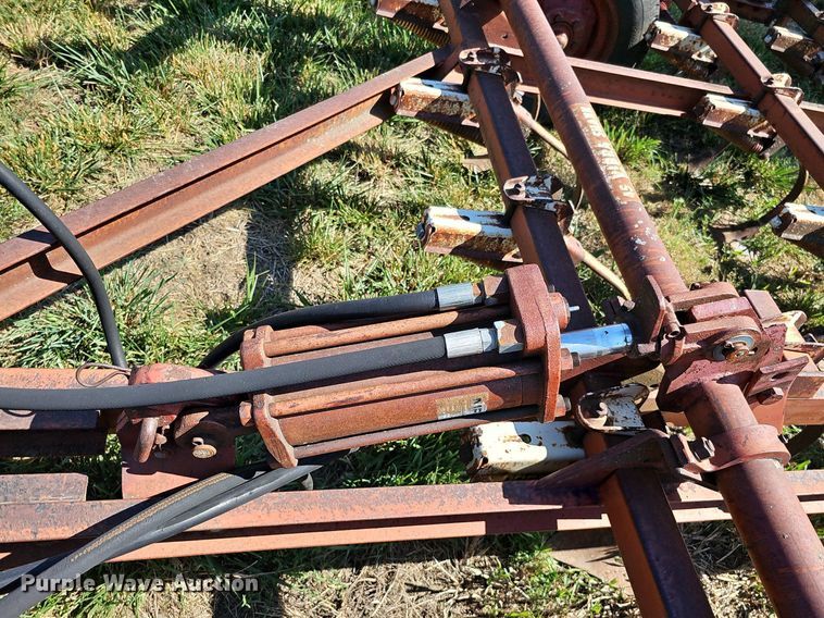 image for item DO2826 International 45  Vibrashank field cultivator