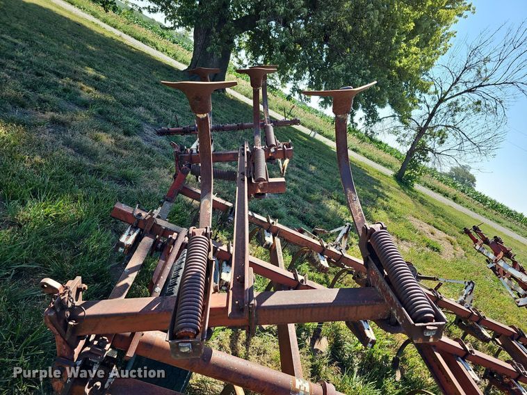 image for item DO2826 International 45  Vibrashank field cultivator