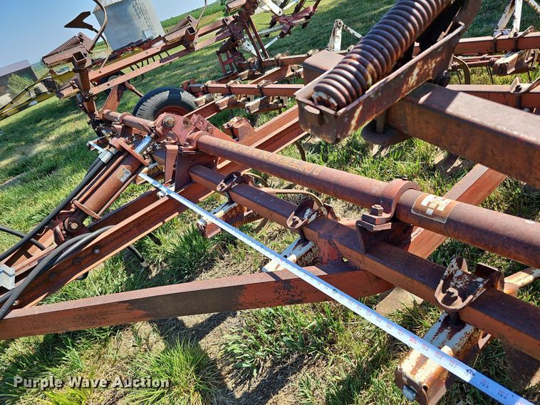 image for item DO2826 International 45  Vibrashank field cultivator