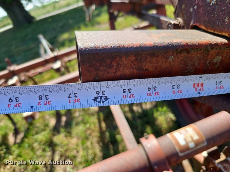 image for item DO2826 International 45  Vibrashank field cultivator