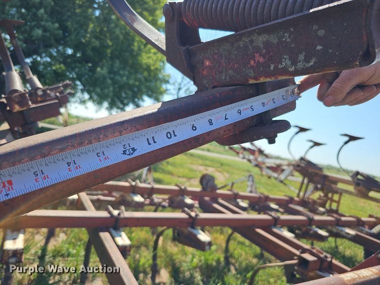 image for item DO2826 International 45  Vibrashank field cultivator