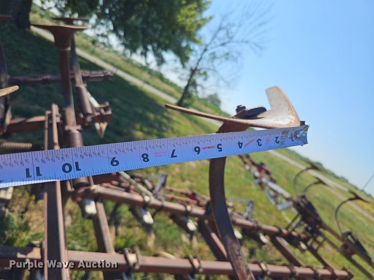 image for item DO2826 International 45  Vibrashank field cultivator