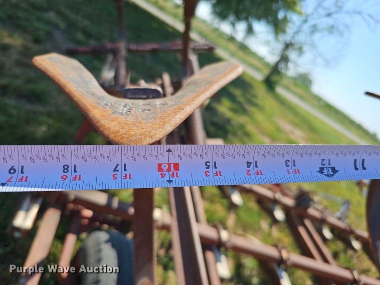 image for item DO2826 International 45  Vibrashank field cultivator