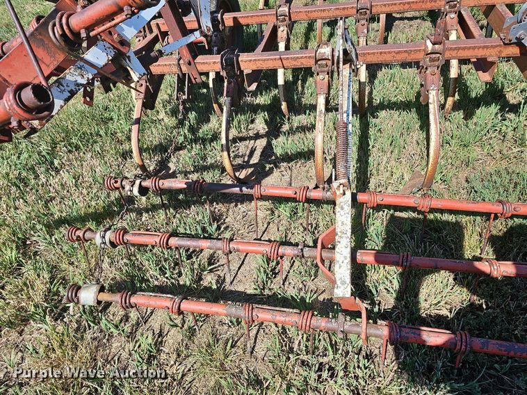 image for item DO2826 International 45  Vibrashank field cultivator
