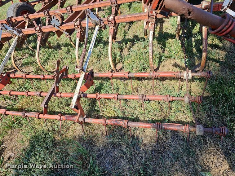 image for item DO2826 International 45  Vibrashank field cultivator