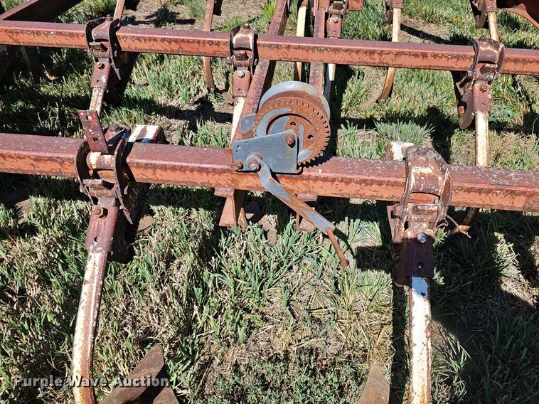 image for item DO2826 International 45  Vibrashank field cultivator