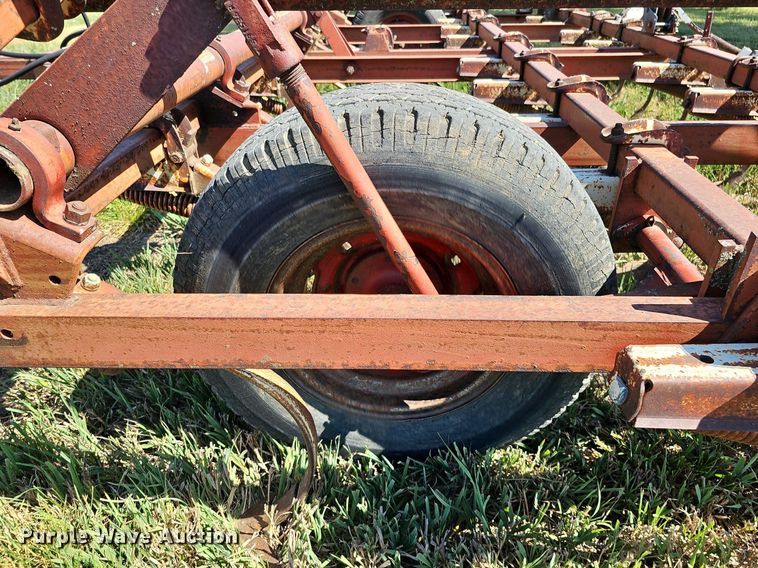 image for item DO2826 International 45  Vibrashank field cultivator