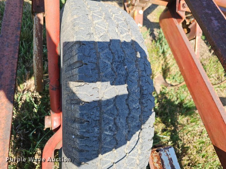 image for item DO2826 International 45  Vibrashank field cultivator