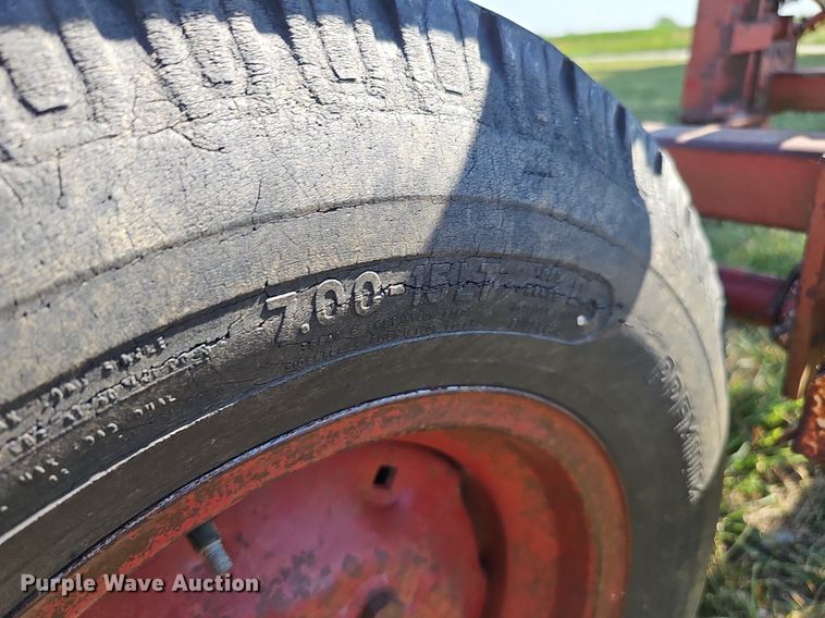 image for item DO2826 International 45  Vibrashank field cultivator