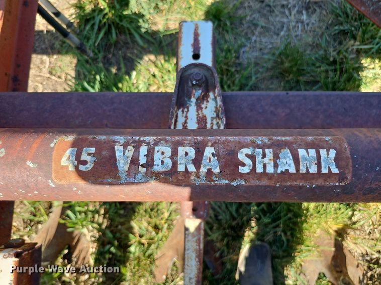 image for item DO2826 International 45  Vibrashank field cultivator