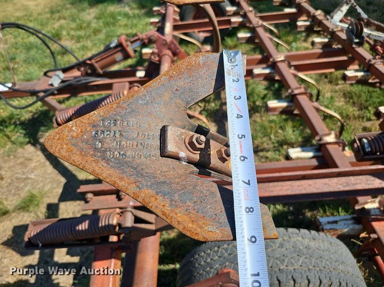 image for item DO2826 International 45  Vibrashank field cultivator