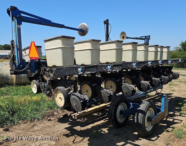 image for item DO2827 Kinze 2500  split row no-till planter