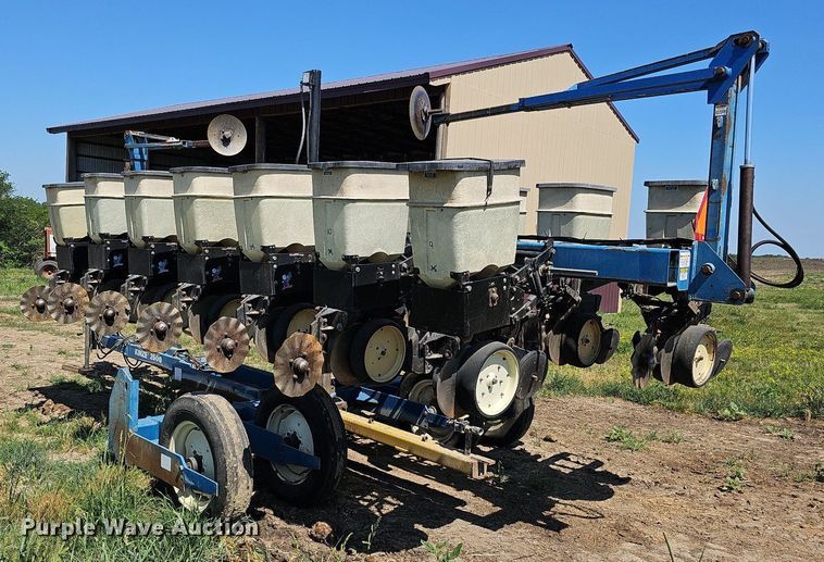 image for item DO2827 Kinze 2500  split row no-till planter