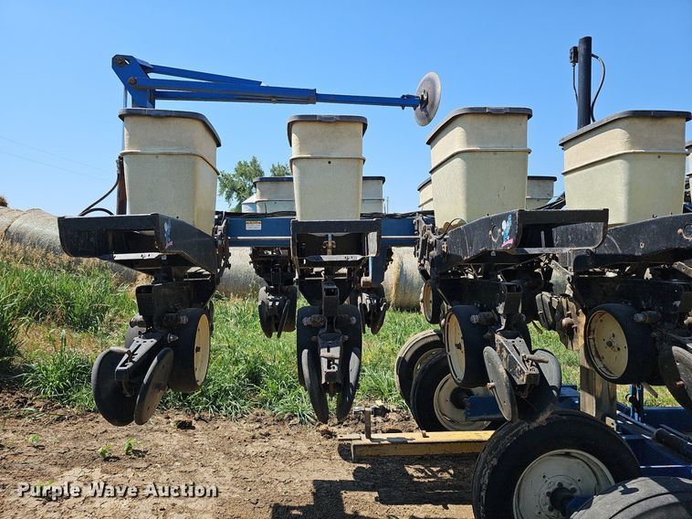 image for item DO2827 Kinze 2500  split row no-till planter