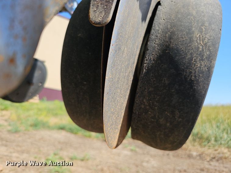 image for item DO2827 Kinze 2500  split row no-till planter