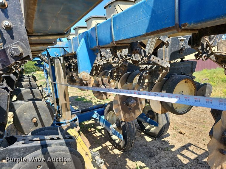 image for item DO2827 Kinze 2500  split row no-till planter