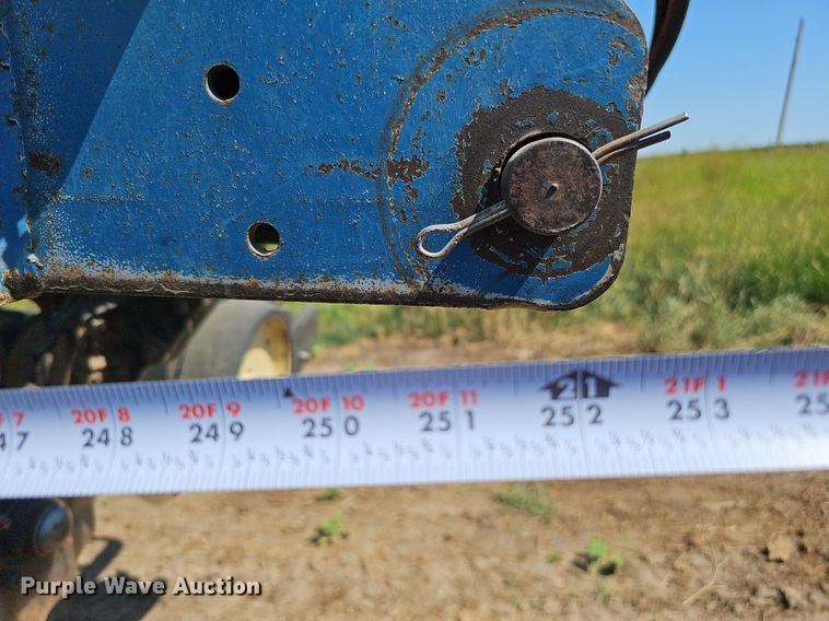 image for item DO2827 Kinze 2500  split row no-till planter